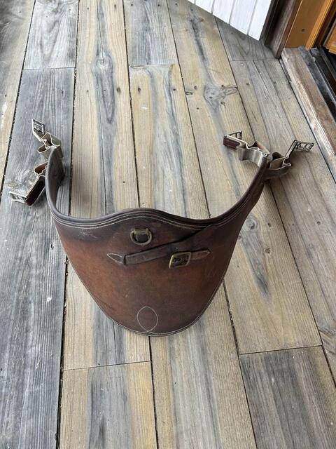 Sangle bavette en cuir 145
