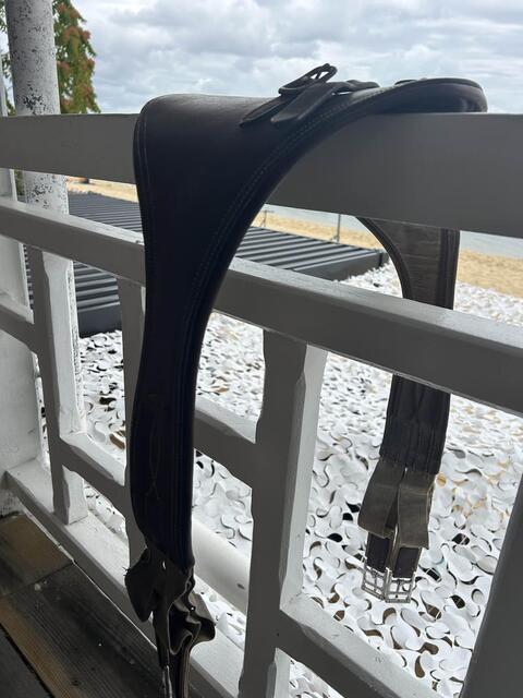 Sangle bavette en cuir 145