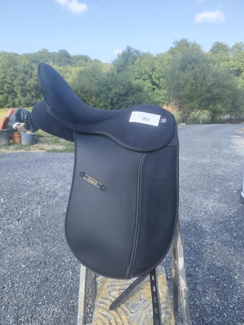 Selle de dressage Daslo 17 p