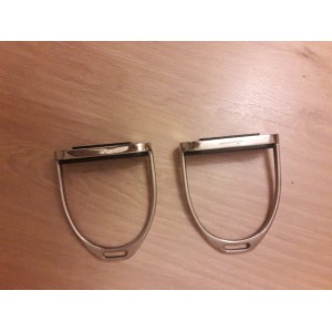 Etriers équitation inox adultes et Coques de sécurité pour étriers équitation adulte MATRIX 120 noir