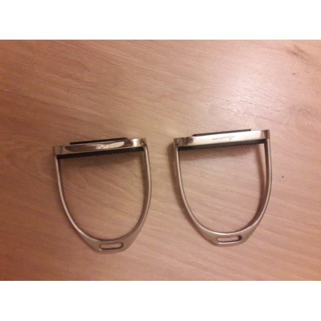 Etriers équitation inox adultes et Coques de sécurité pour étriers équitation adulte MATRIX 120 noir