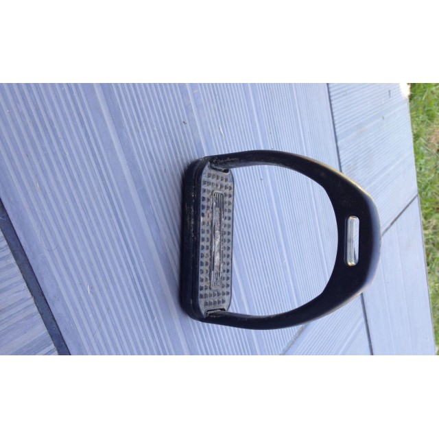 Étrier noir composite