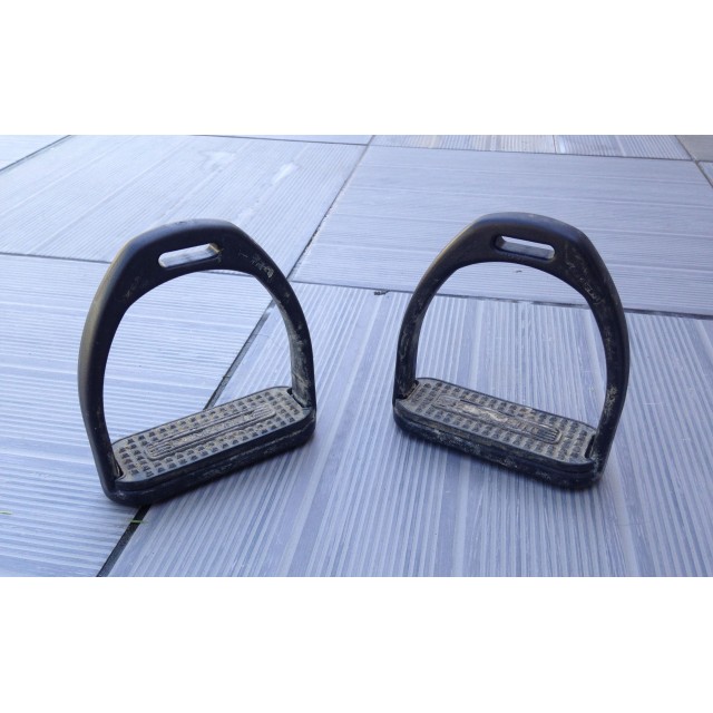 Étrier noir composite