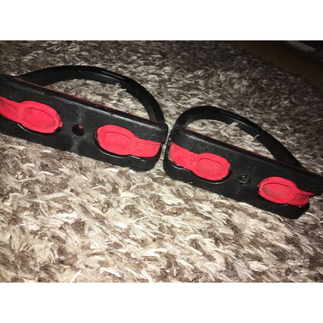 Étriers semelle rouge