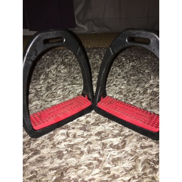 Étriers semelle rouge