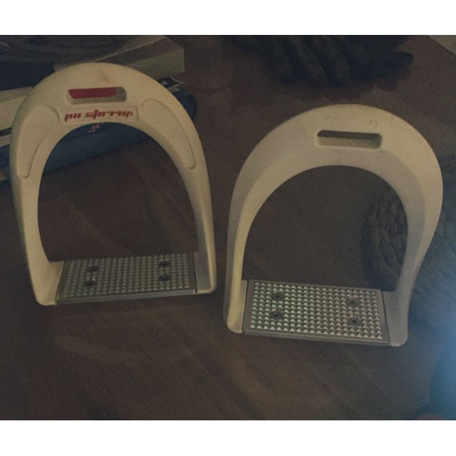 Etrier jin stirrup