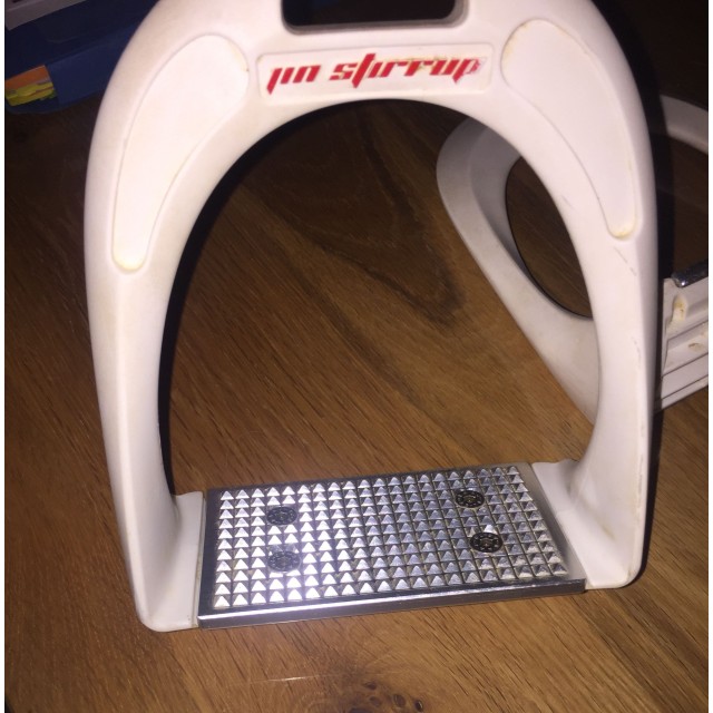 Etrier jin stirrup