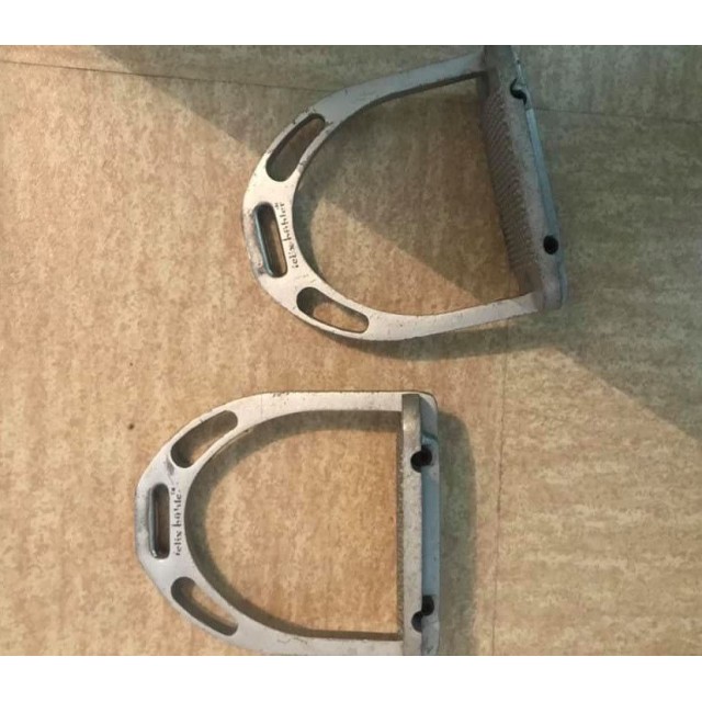 Étriers Félix Bhuler