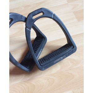 Étriers Compositi semelles noires et rouges