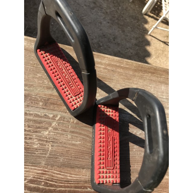 Étriers compositi rouges