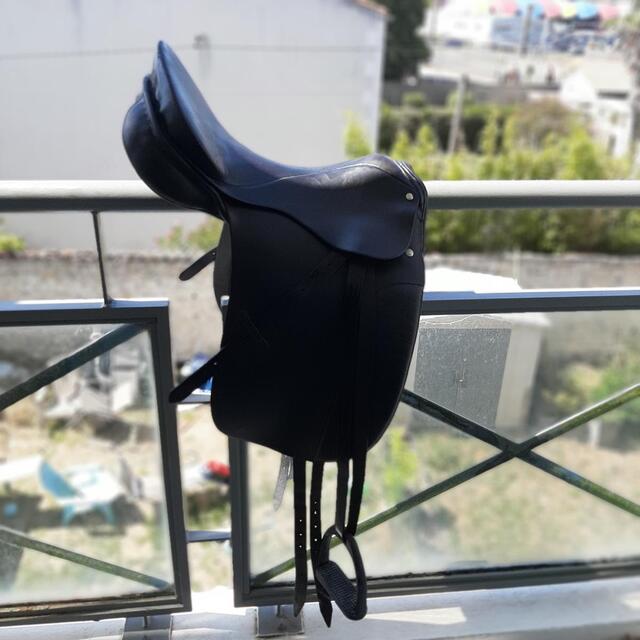 Selle de dressage et bride en cuir noir