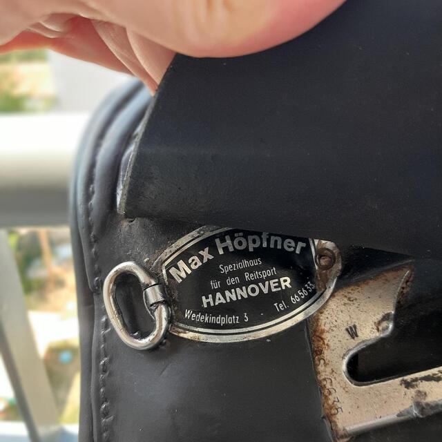 Selle de dressage et bride en cuir noir