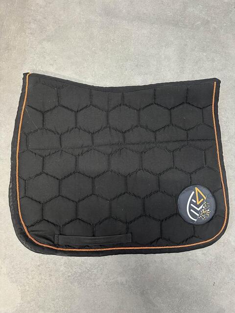 Tapis Akhal + Bonnet