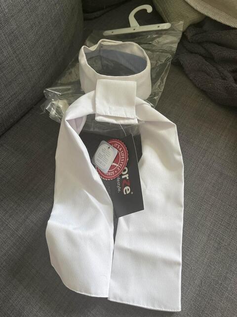 Cravate pour femme / plastron pour dressage
