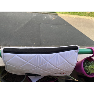 Tapis et bonnet WOW store blanc