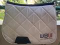 Tapis et bonnet WOW store blanc