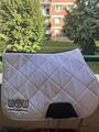 Tapis et bonnet WOW store blanc