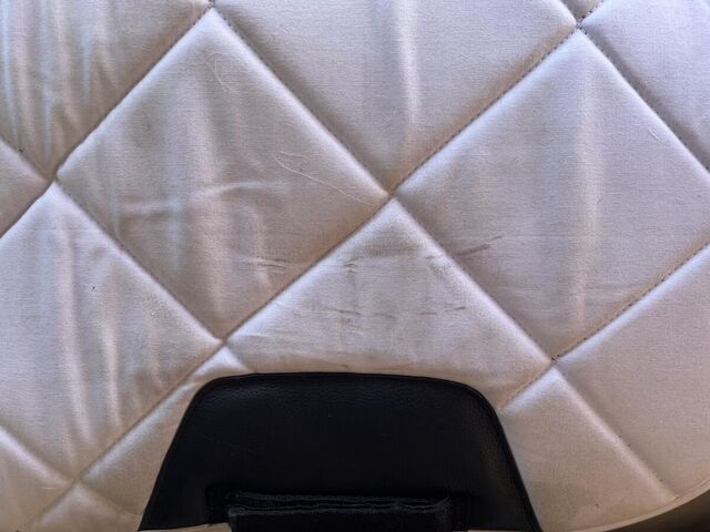 Tapis et bonnet WOW store blanc