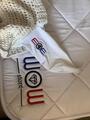 Tapis et bonnet WOW store blanc