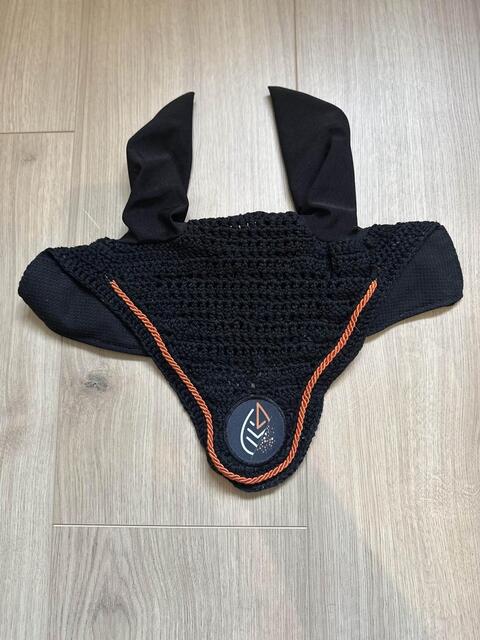 Tapis Akhal + Bonnet
