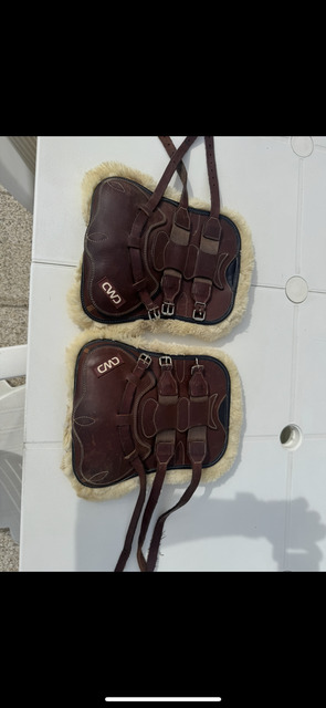Guêtres cuir avec boucles et mouton CWD