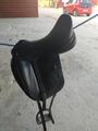 A vendre selle neuve de dressage ANTARES noir