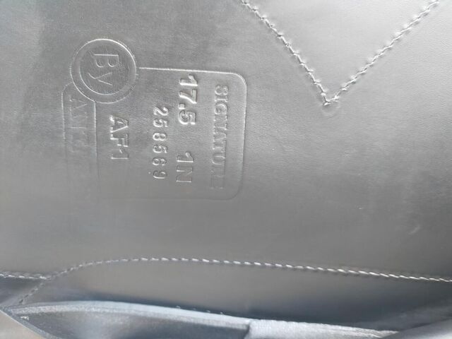 A vendre selle neuve de dressage ANTARES noir
