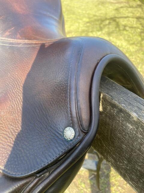 Selle de dressage butet