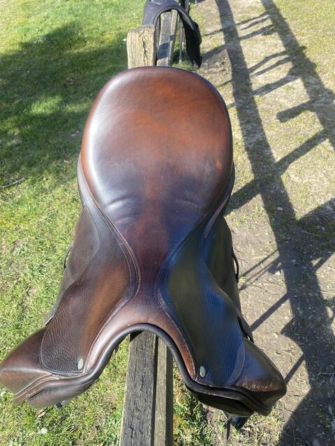 Selle de dressage butet