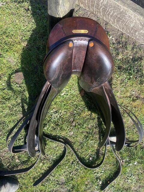 Selle de dressage butet