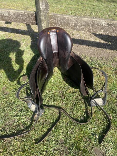 Selle de dressage butet
