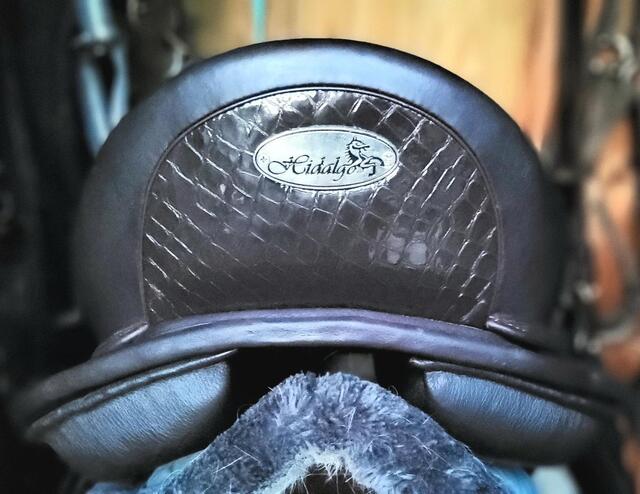 Selle dressage arçon cuir Hidalgo Modèle Chicago 18"