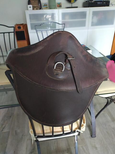 Sangle bavette en cuir