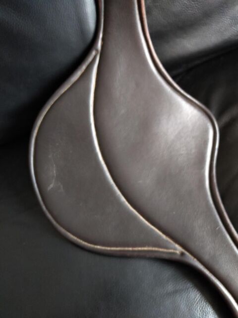 Sangle bavette en cuir