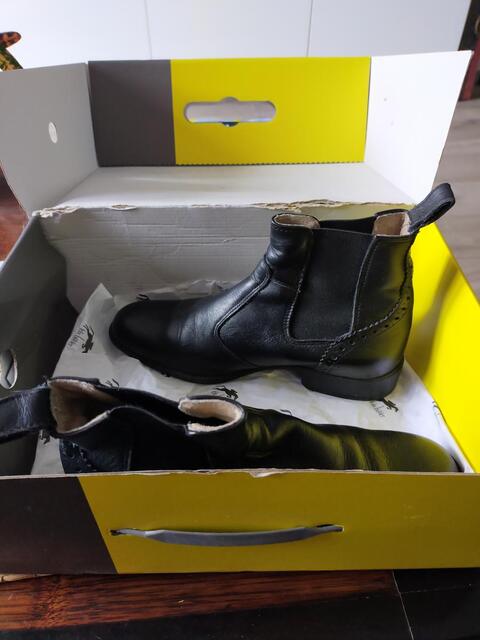 Boots noir en cuir neuve