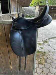 selle de dressage 17 pouces