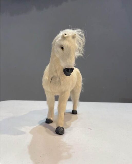 Figurine cheval en fourrure