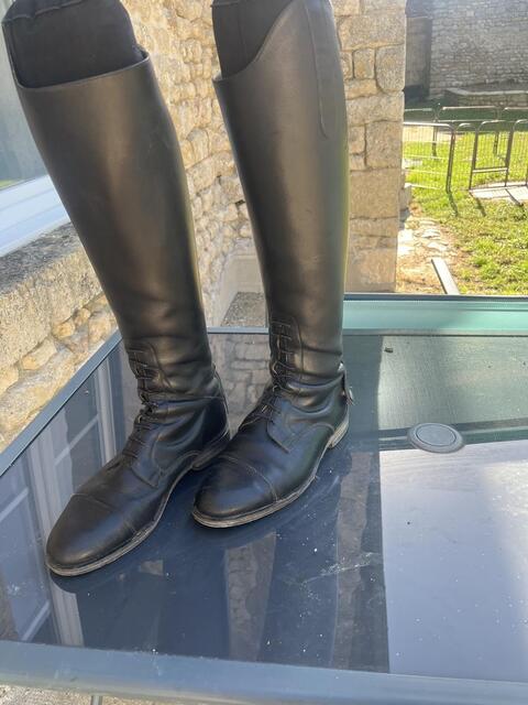 Bottes en cuir noir