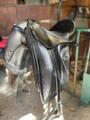 Selle de dressage monoquartier noire 16,5