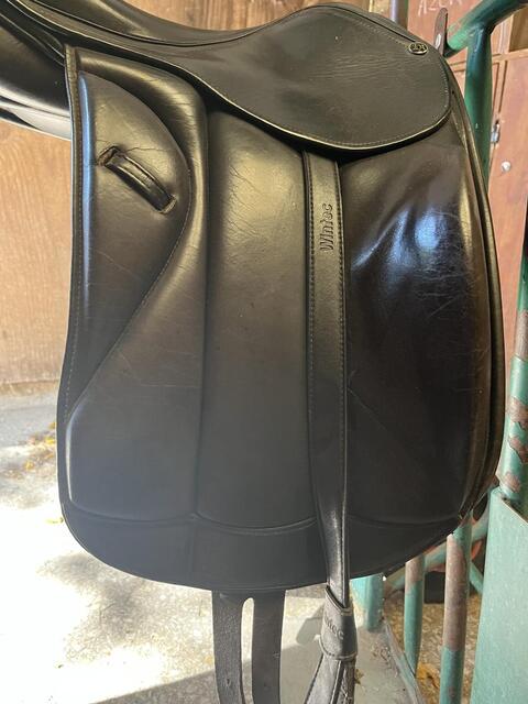 Selle de dressage monoquartier noire 16,5