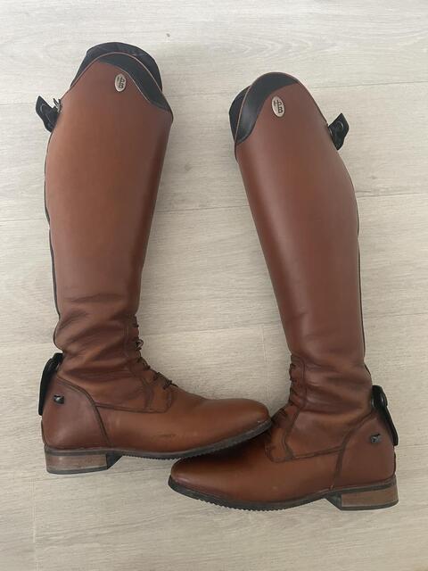 Bottes d'équitation Hathor Bottier sur mesure, cognac, verni noir, de 2021, en superbe état général
