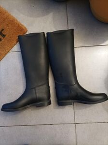 BOTTES