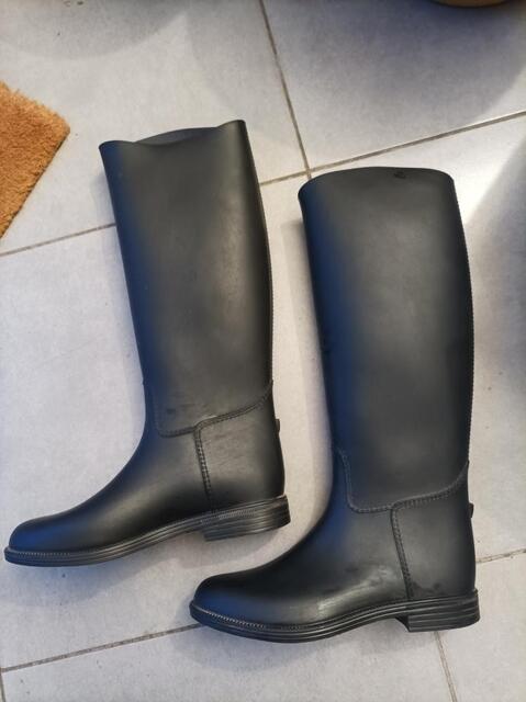 BOTTES
