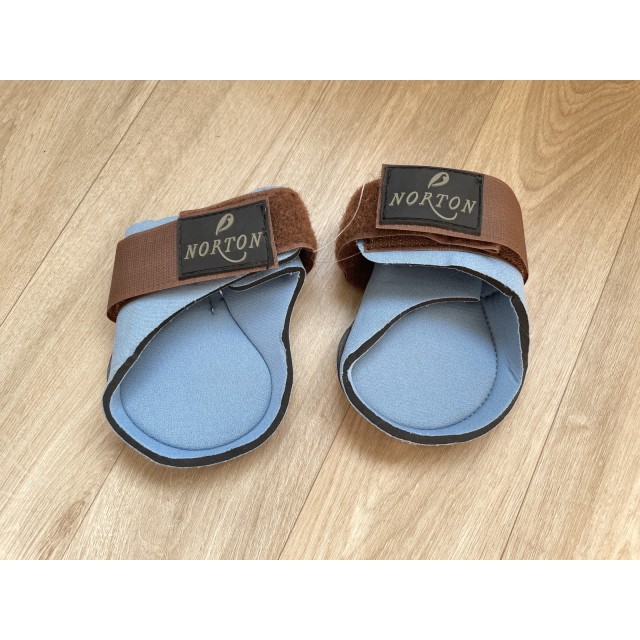 Norton, Protège boulets, Poney