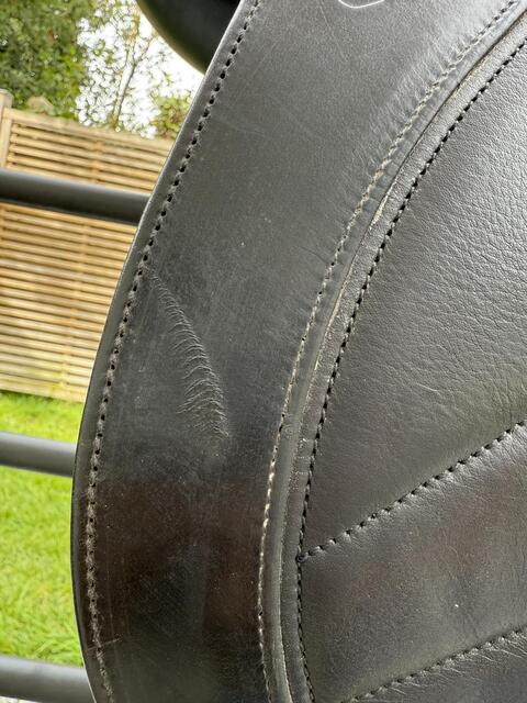 Selle de dressage CWD