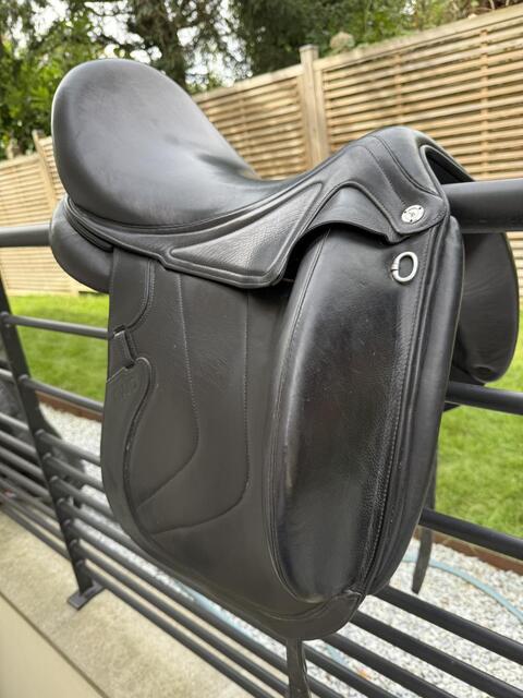 Selle de dressage CWD