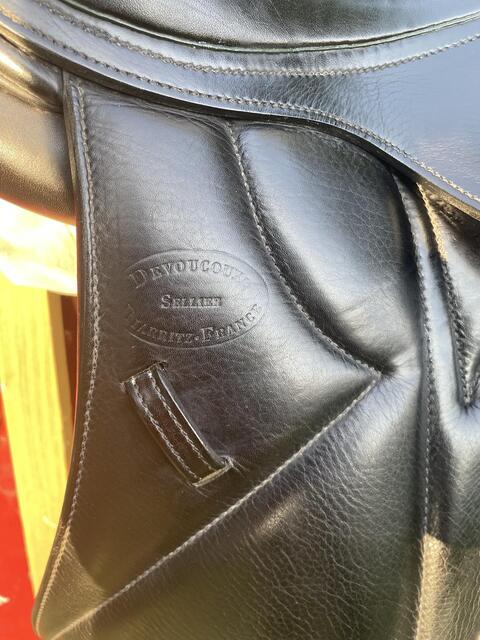 Selle dressage Devoucoux modèle Makila