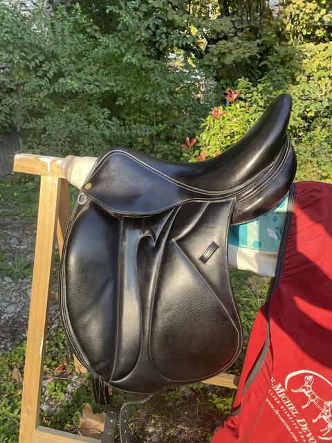 Selle dressage Devoucoux modèle Makila
