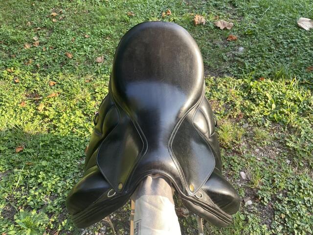 Selle dressage Devoucoux modèle Makila