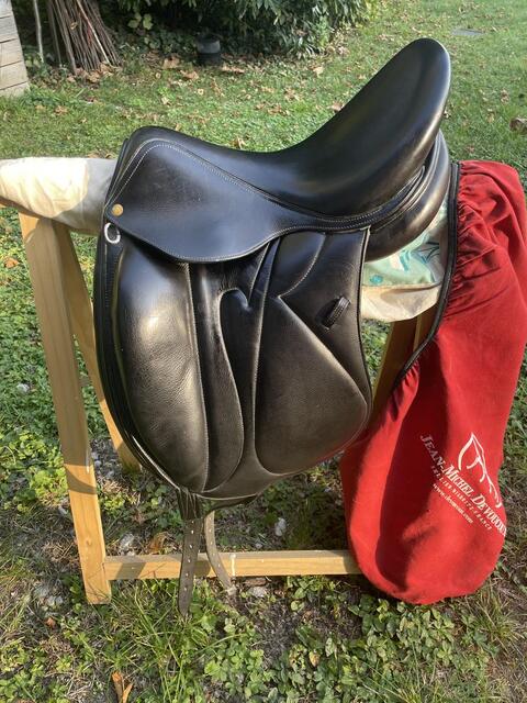 Selle dressage Devoucoux modèle Makila